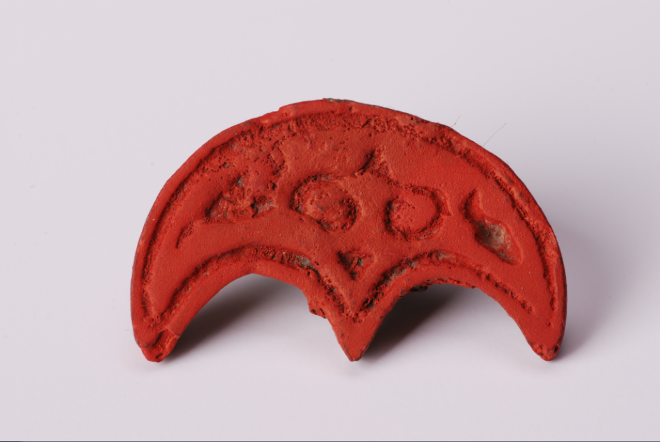 YB0510 战国巴蜀月牙形“心”纹青洞印章